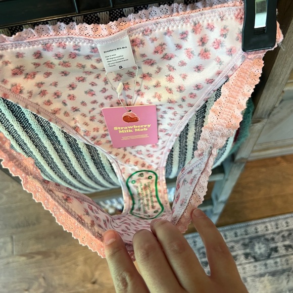 NWT Strawberry Milk Mob women’s honey glaze floral bikini set size small - Picture 9 of 9